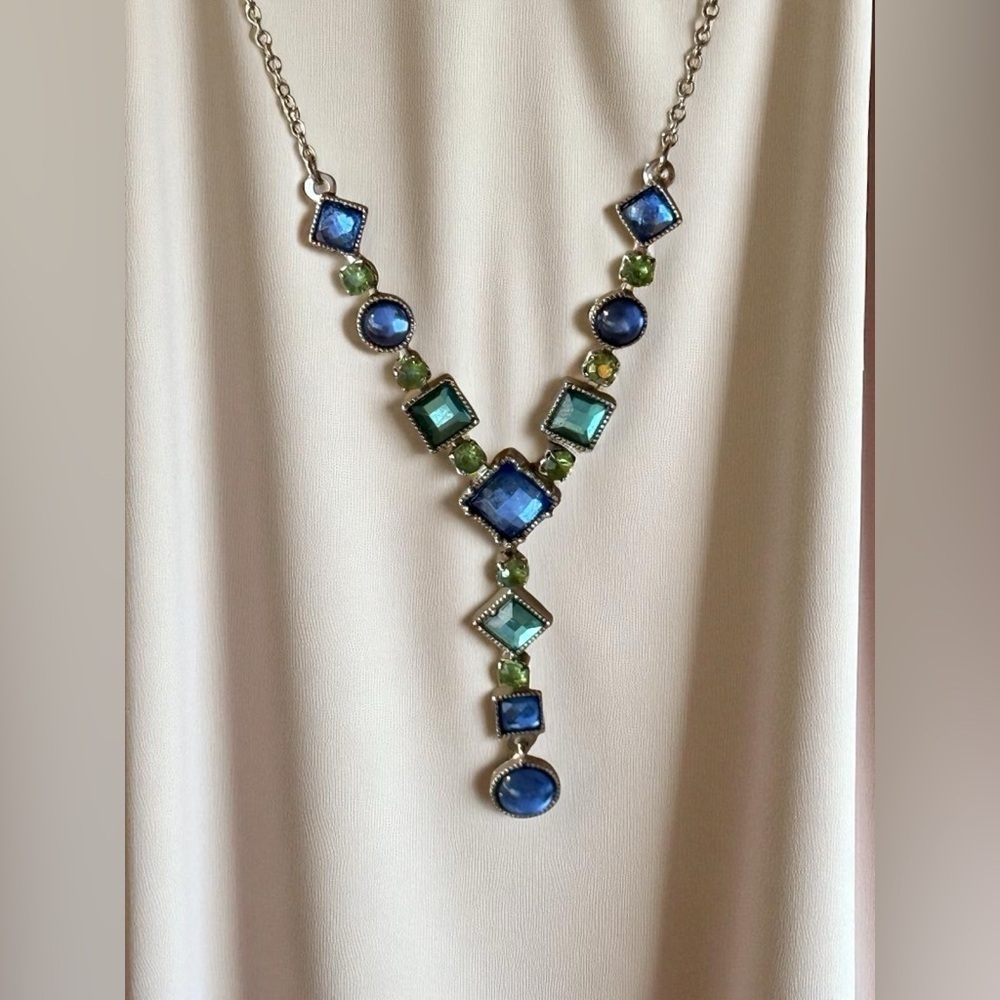 Avon Vintage Blue & Green Rhinestone Pendant Necklace Costume Jewelry